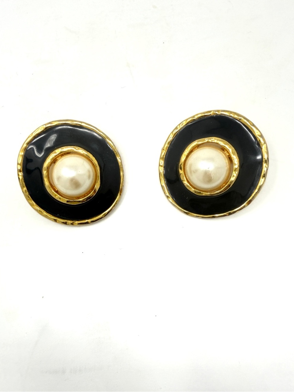 Vintage Classic Black Enamel and Pearl Button Clip-on Earrings